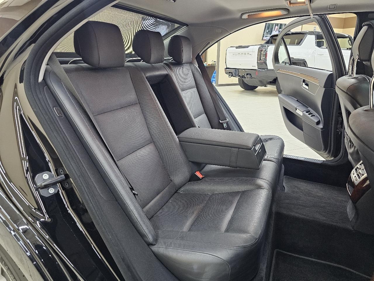 Mercedes-Benz S-Class S550 4-MATIC 2010