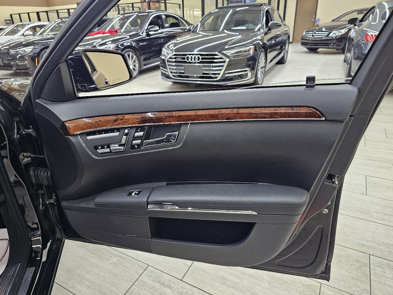 Mercedes-Benz S-Class S550 4-MATIC 2010