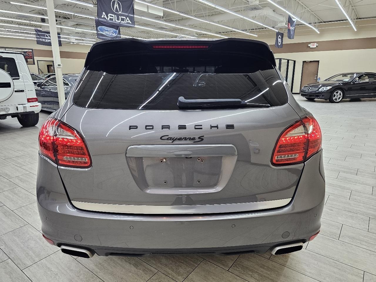 Porsche Cayenne S 2011