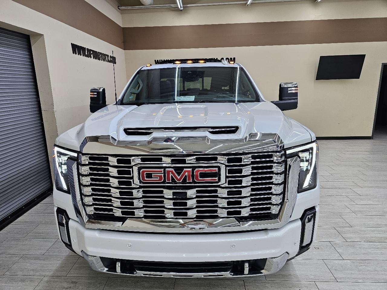 GMC Sierra 2500HD Denali Crew Cab 4WD SB 2024