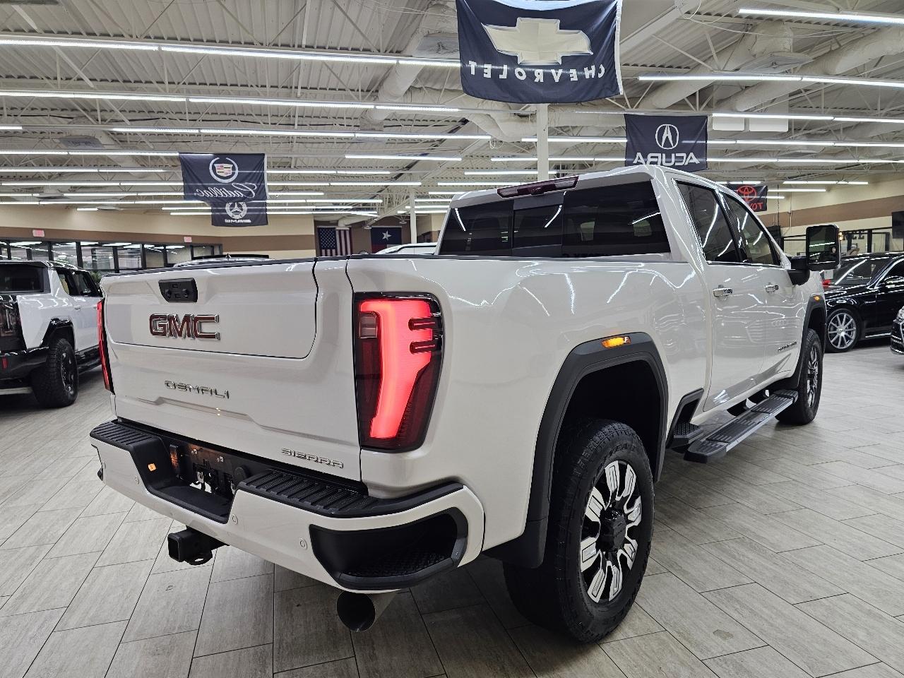 GMC Sierra 2500HD Denali Crew Cab 4WD SB 2024