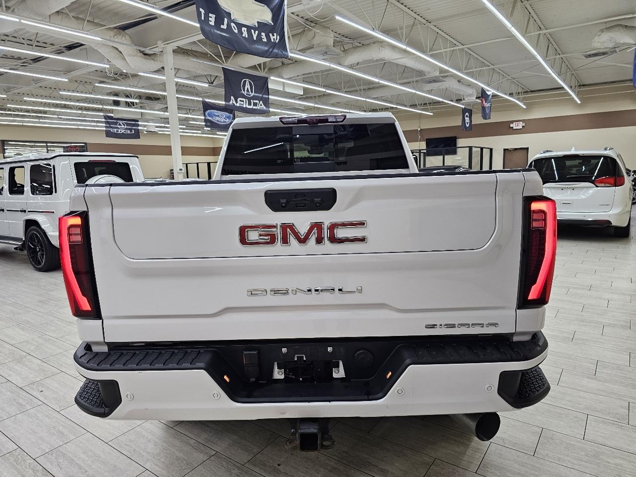 GMC Sierra 2500HD Denali Crew Cab 4WD SB 2024