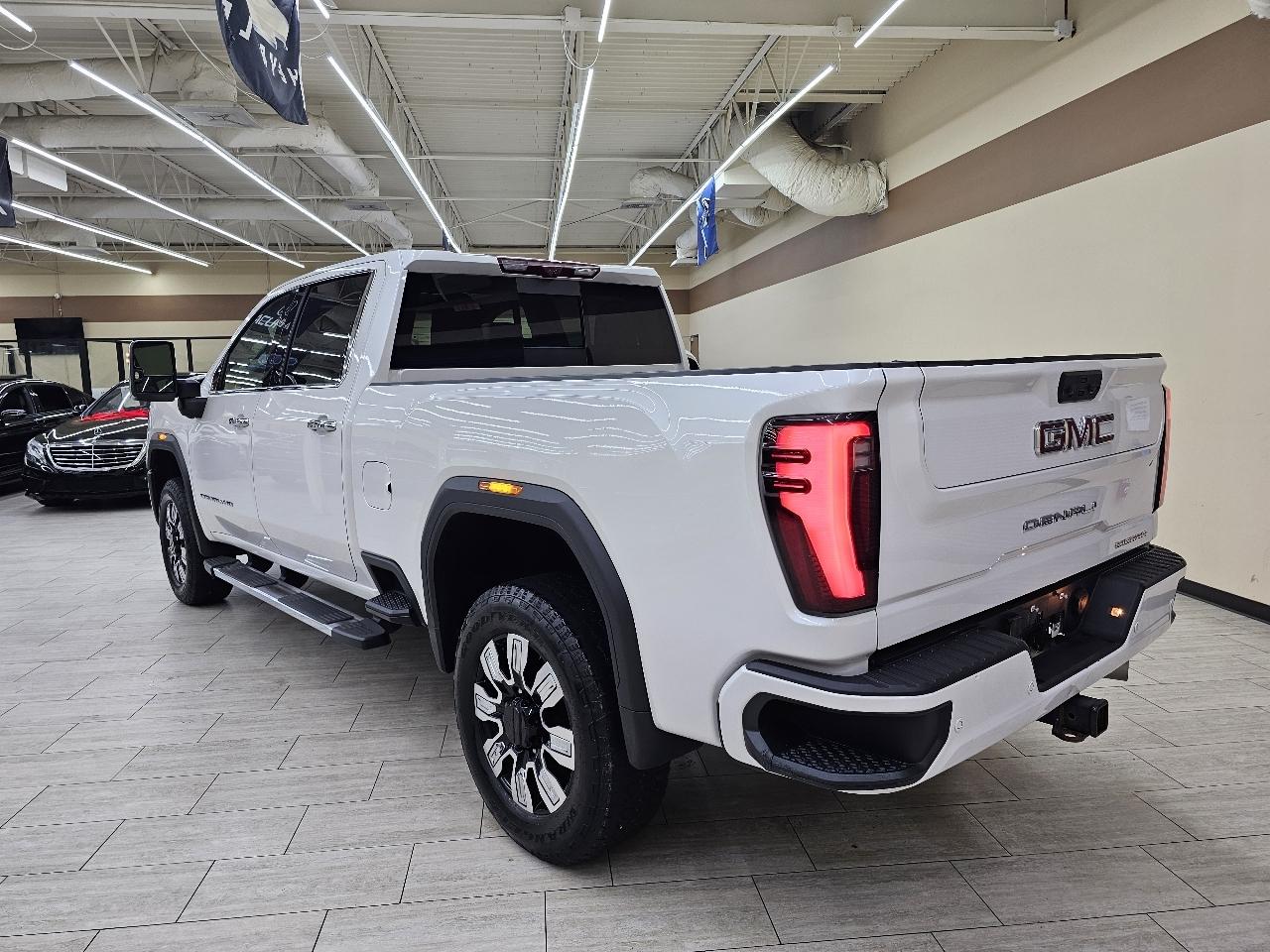 GMC Sierra 2500HD Denali Crew Cab 4WD SB 2024