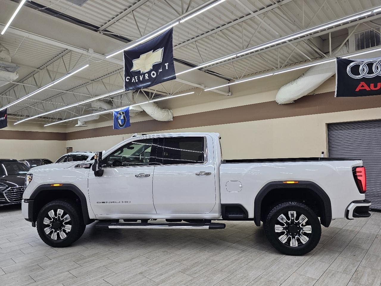 GMC Sierra 2500HD Denali Crew Cab 4WD SB 2024