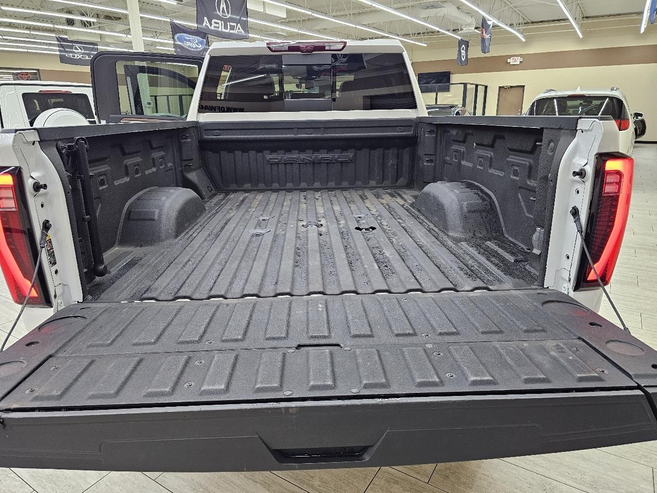 GMC Sierra 2500HD Denali Crew Cab 4WD SB 2024