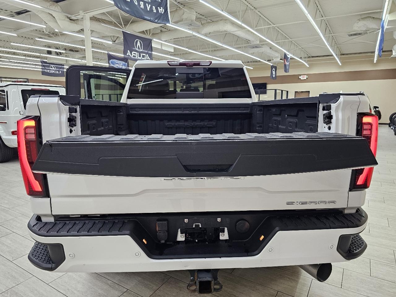 GMC Sierra 2500HD Denali Crew Cab 4WD SB 2024