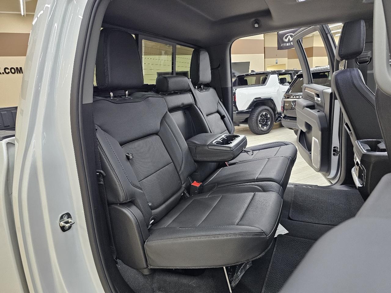 GMC Sierra 2500HD Denali Crew Cab 4WD SB 2024