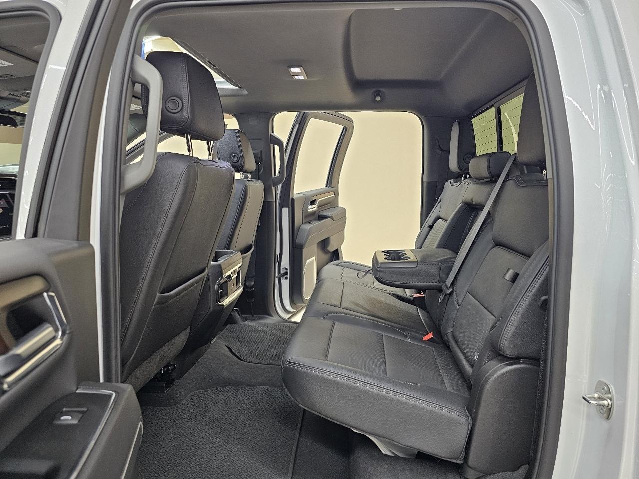 GMC Sierra 2500HD Denali Crew Cab 4WD SB 2024