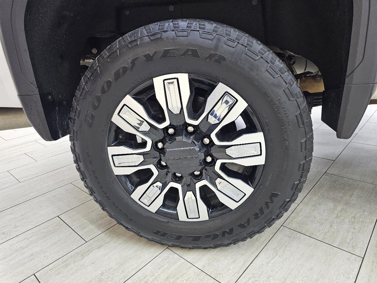 GMC Sierra 2500HD Denali Crew Cab 4WD SB 2024