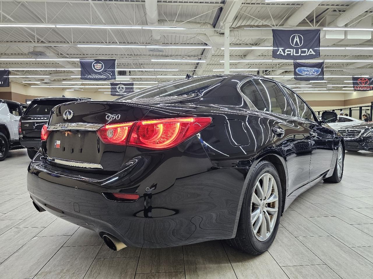 Infiniti Q50 Base 2015