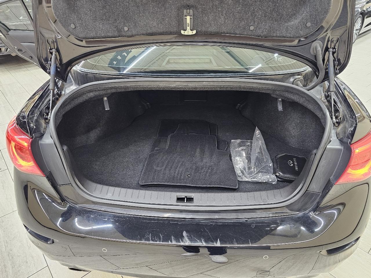 Infiniti Q50 Base 2015