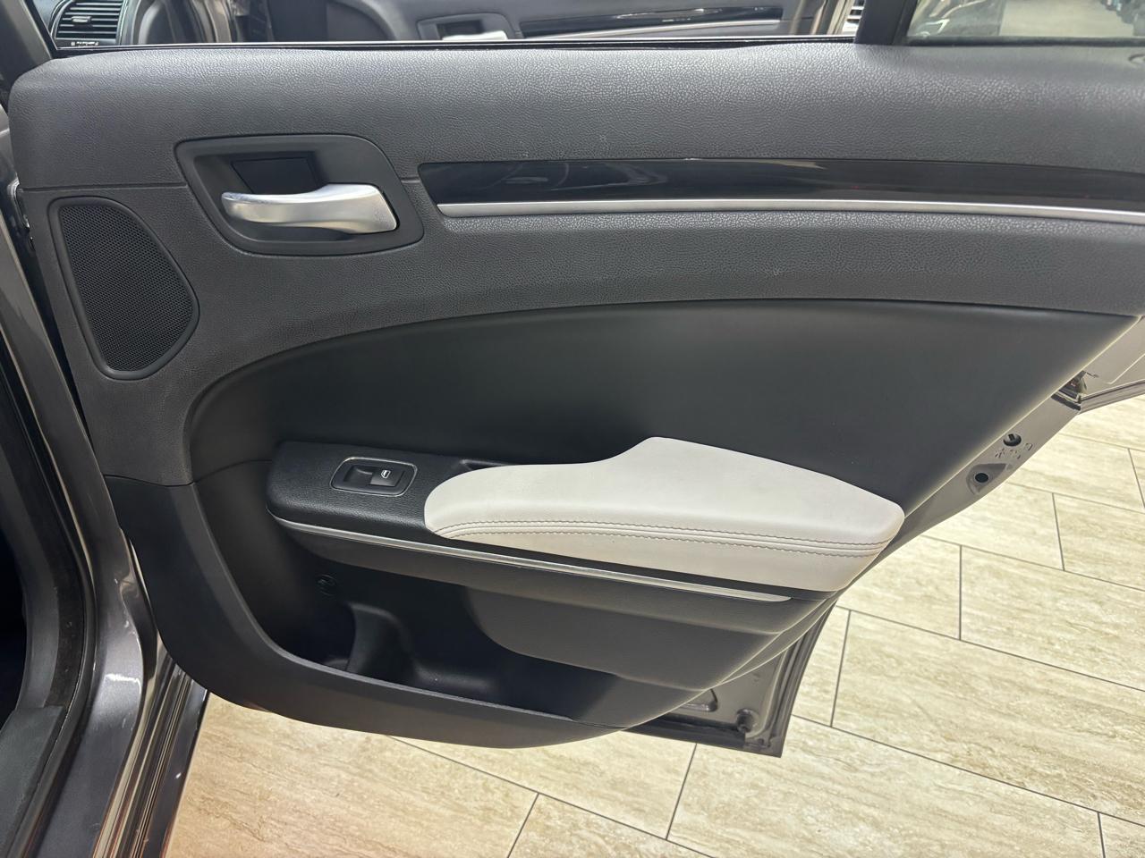 Chrysler 300 S V6 RWD 2017