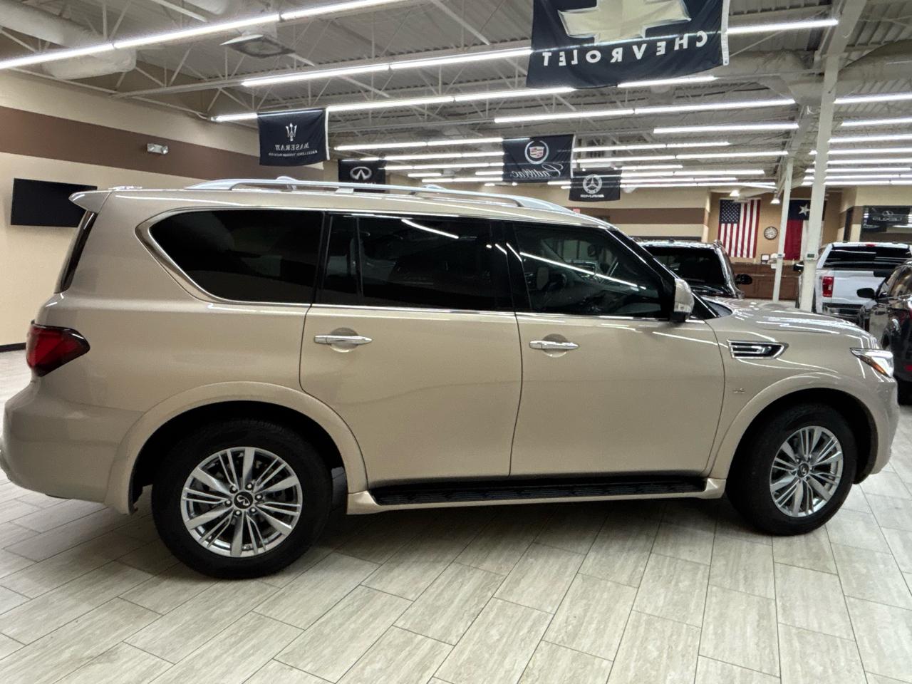 Infiniti QX80 LUXE 2019