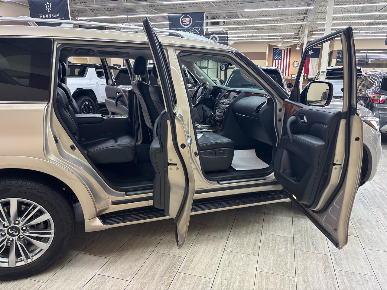 Infiniti QX80 LUXE 2019