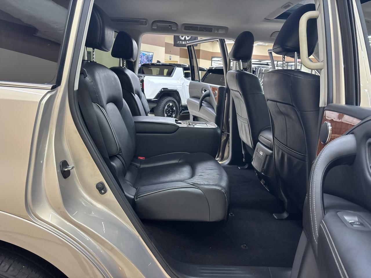 Infiniti QX80 LUXE 2019