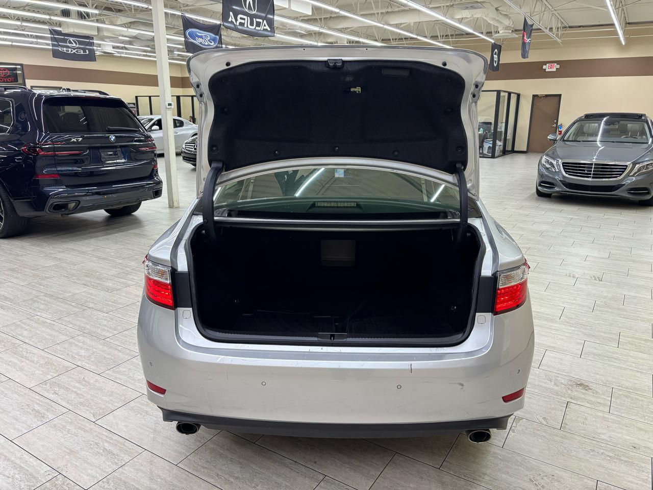 Lexus ES 350 Sedan 2014
