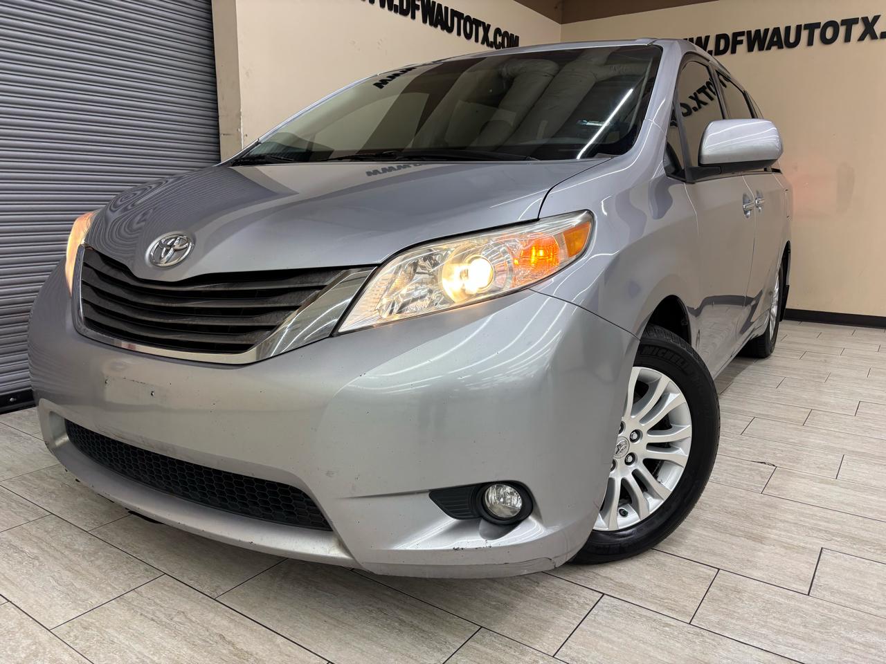 2012 Toyota Sienna XLE FWD 8-Passenger V6