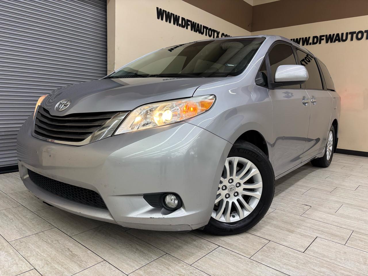 Toyota Sienna XLE FWD 8-Passenger V6 2012