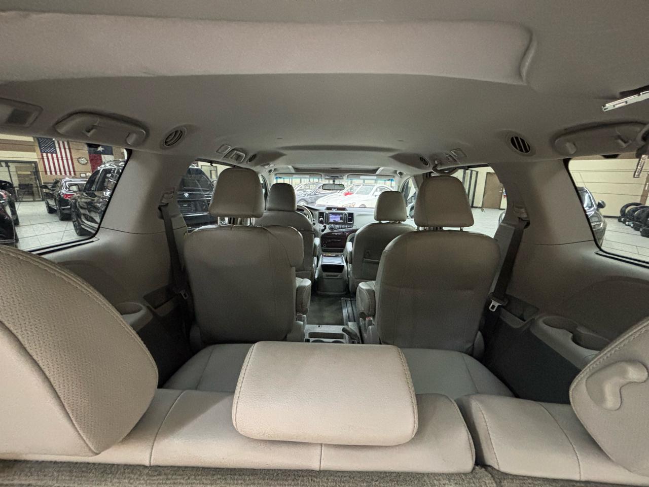 Toyota Sienna XLE FWD 8-Passenger V6 2012