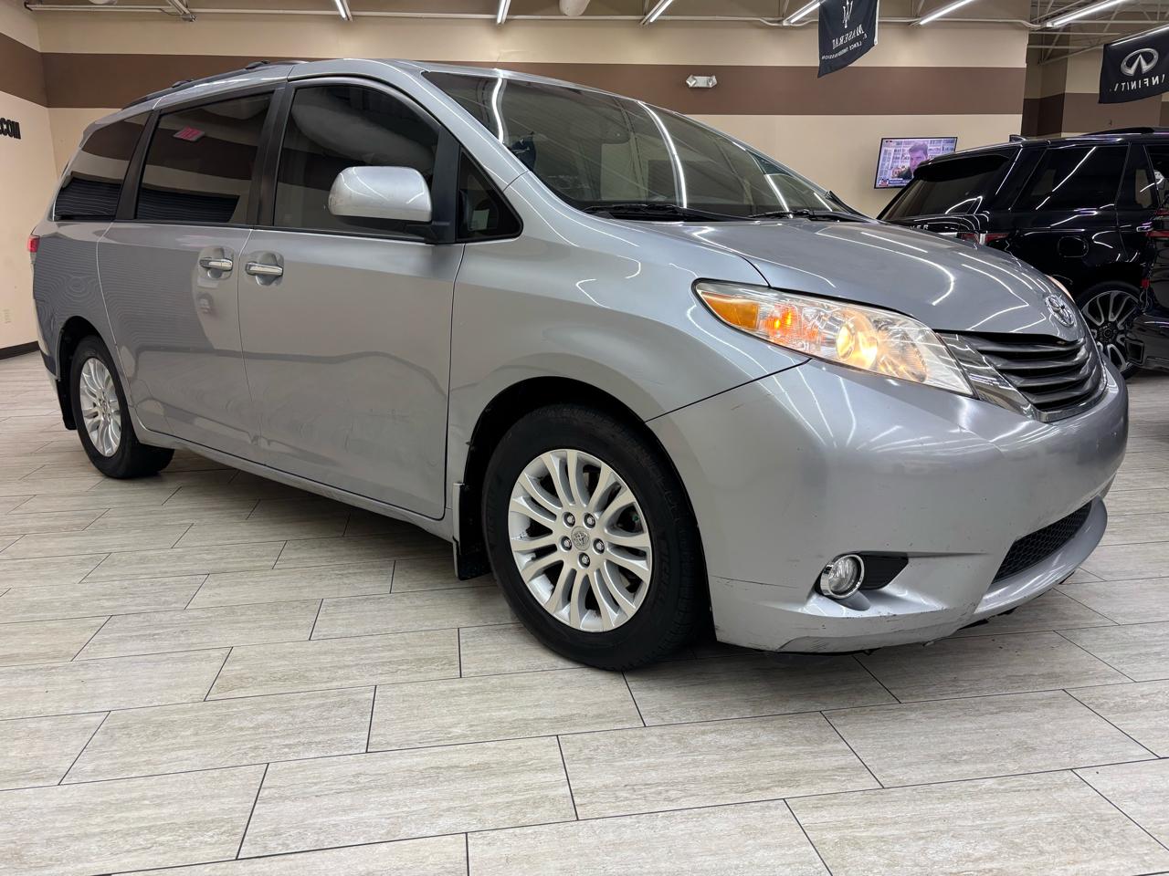 Toyota Sienna XLE FWD 8-Passenger V6 2012