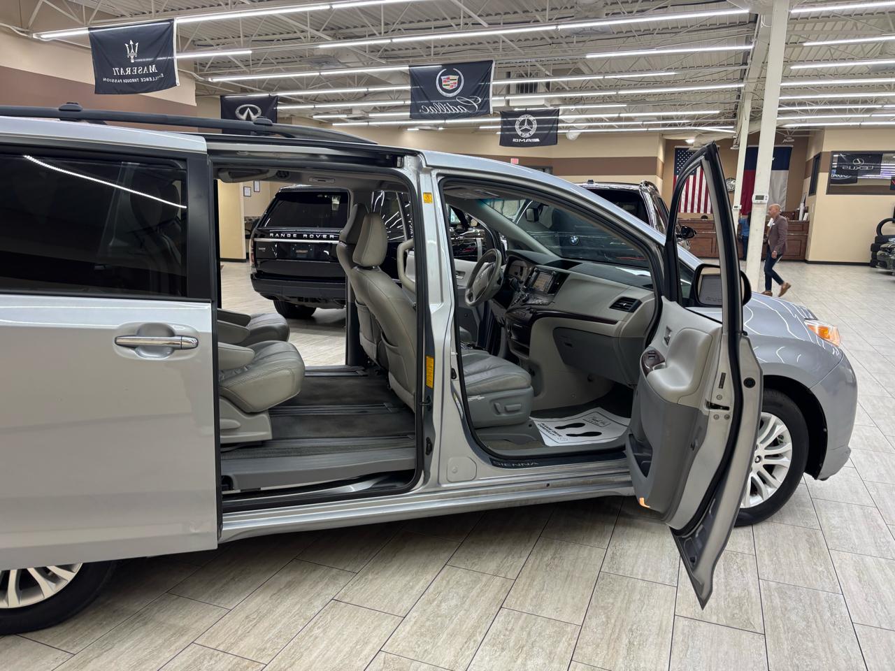 Toyota Sienna XLE FWD 8-Passenger V6 2012