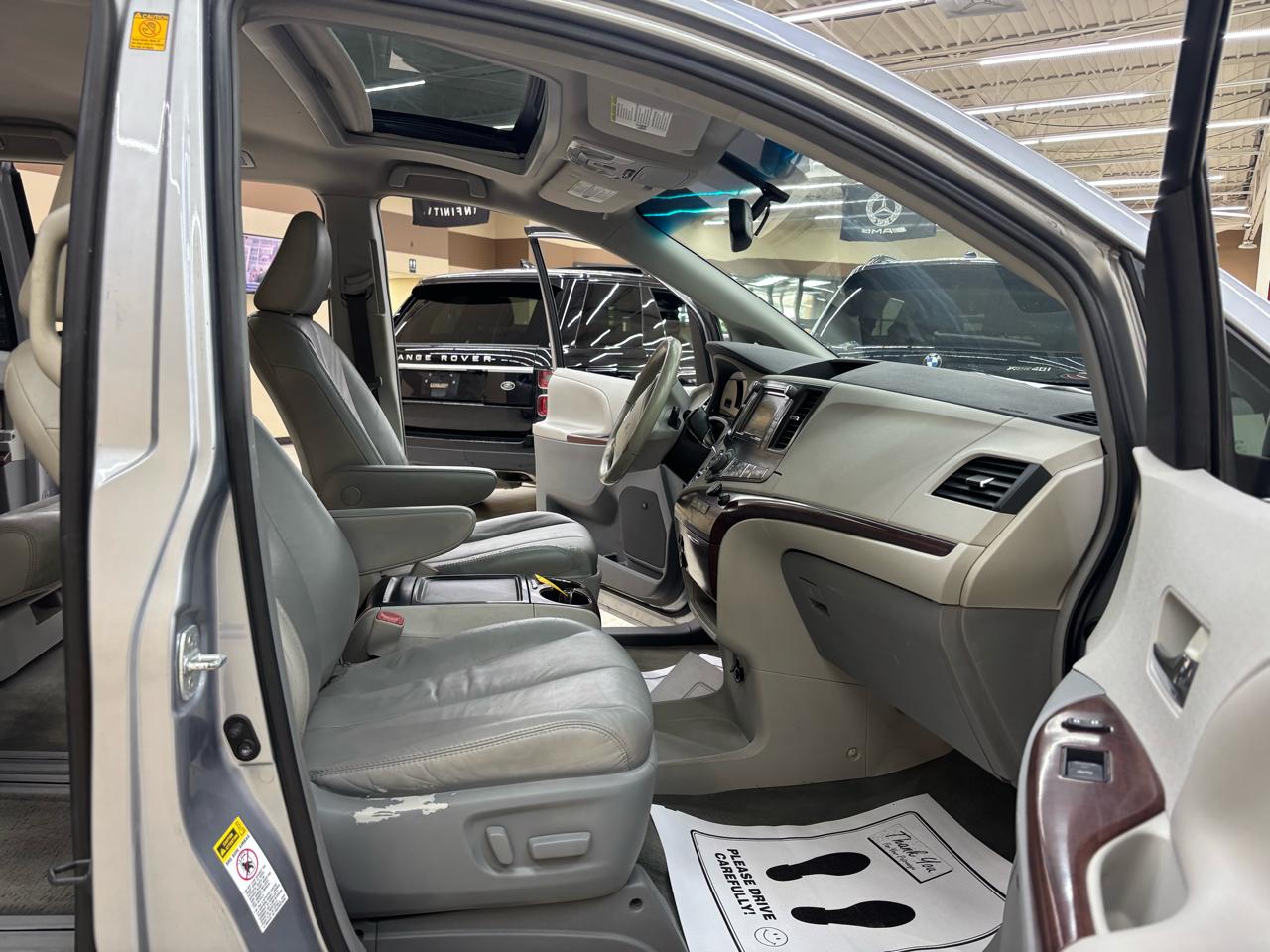 Toyota Sienna XLE FWD 8-Passenger V6 2012
