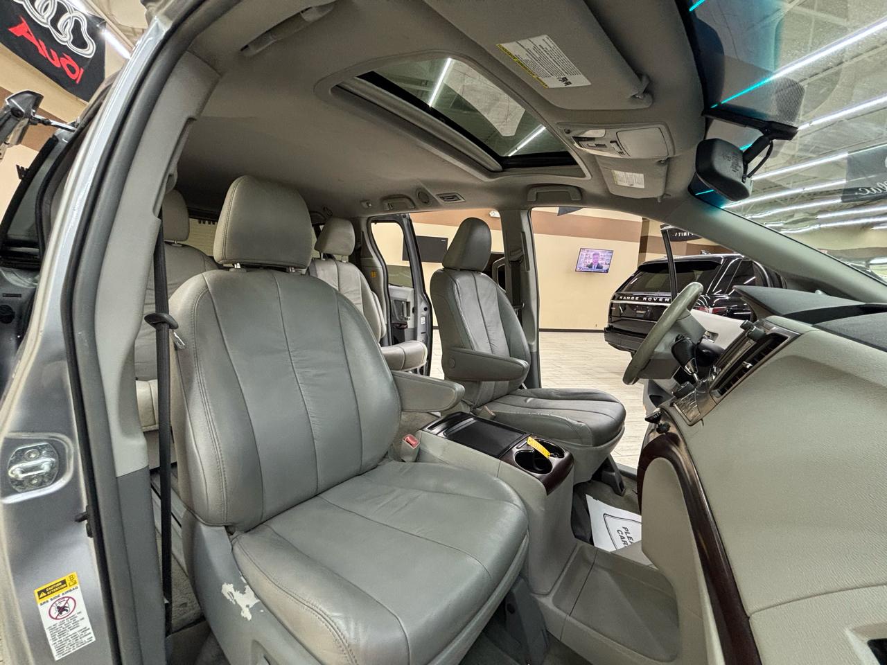 Toyota Sienna XLE FWD 8-Passenger V6 2012
