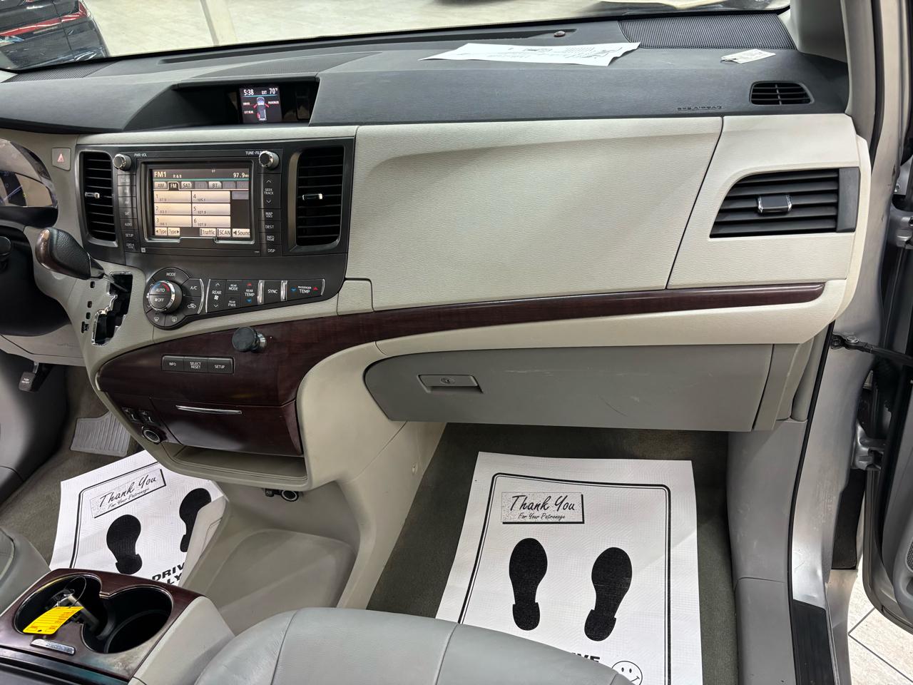 Toyota Sienna XLE FWD 8-Passenger V6 2012