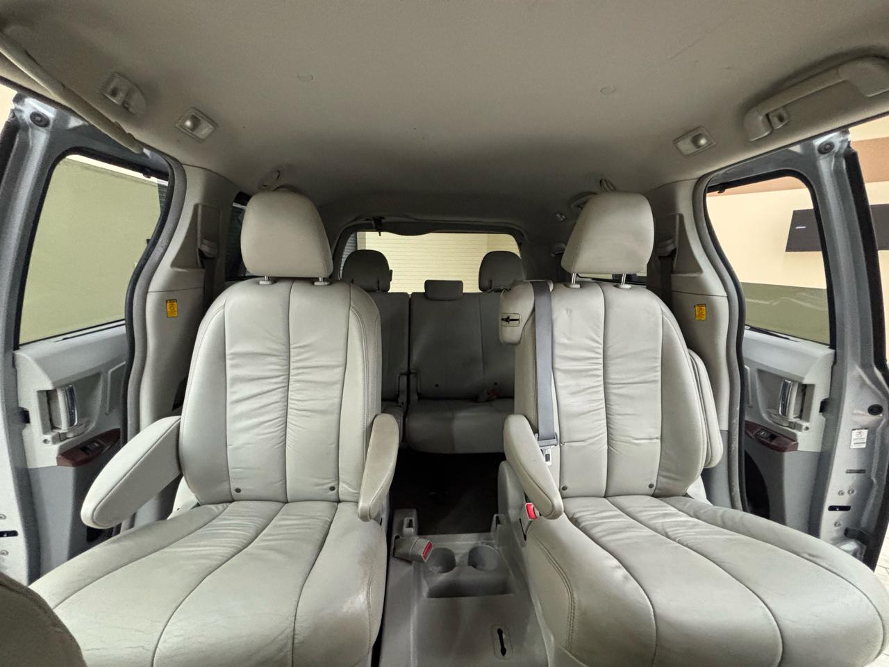 Toyota Sienna XLE FWD 8-Passenger V6 2012