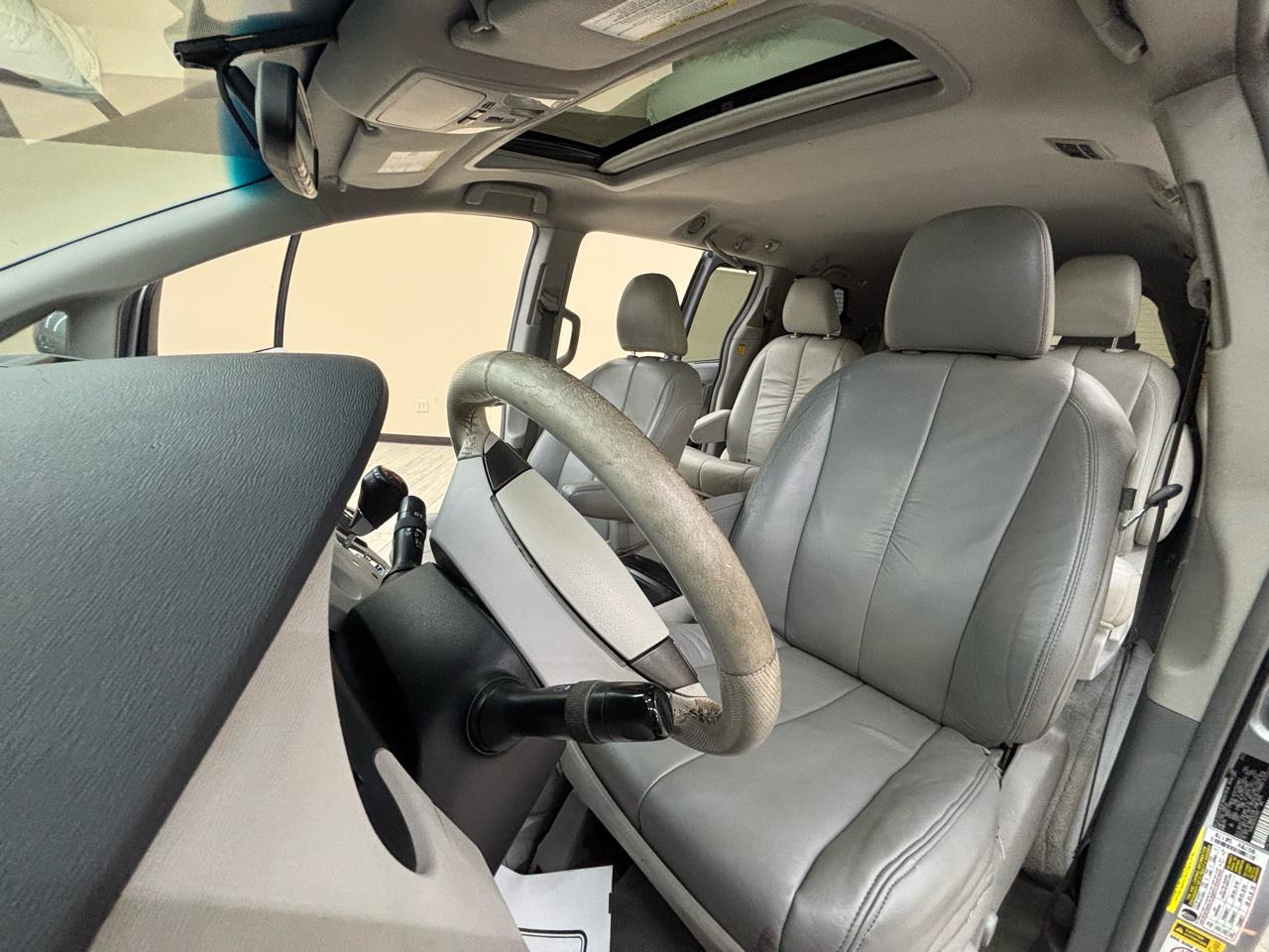 Toyota Sienna XLE FWD 8-Passenger V6 2012