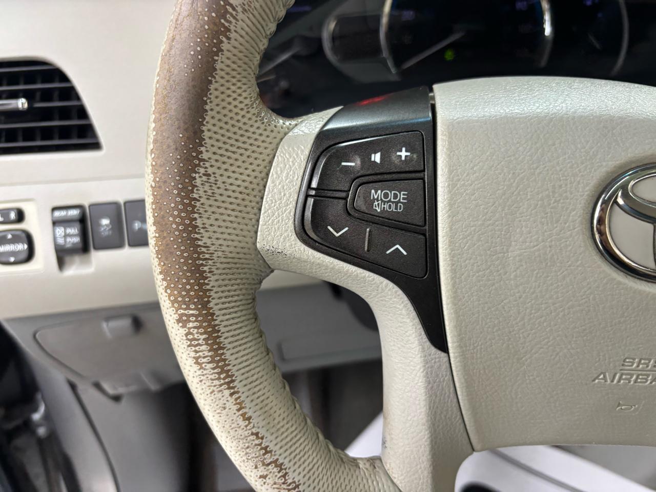 Toyota Sienna XLE FWD 8-Passenger V6 2012