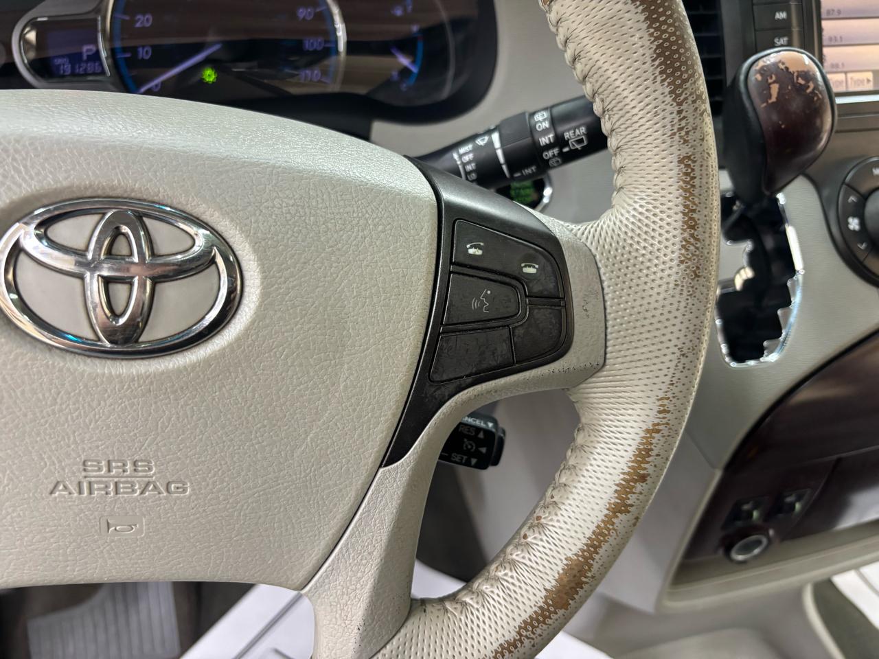 Toyota Sienna XLE FWD 8-Passenger V6 2012