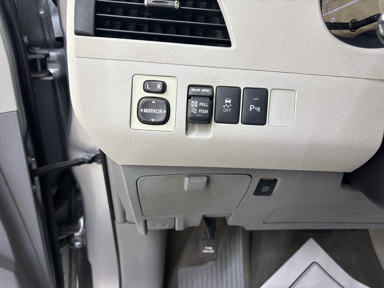 Toyota Sienna XLE FWD 8-Passenger V6 2012