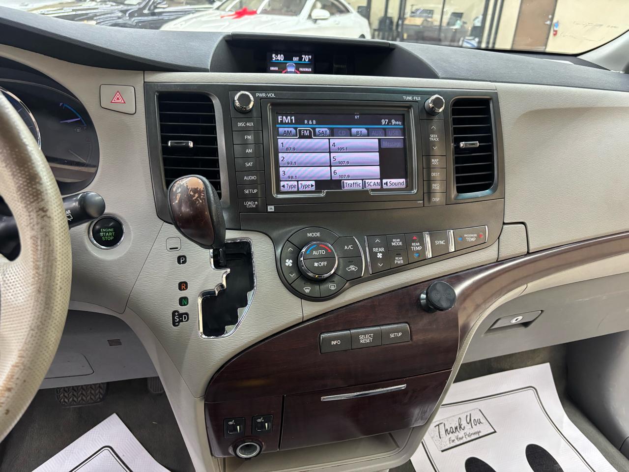 Toyota Sienna XLE FWD 8-Passenger V6 2012