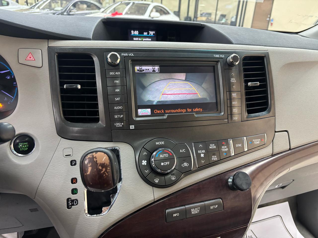 Toyota Sienna XLE FWD 8-Passenger V6 2012
