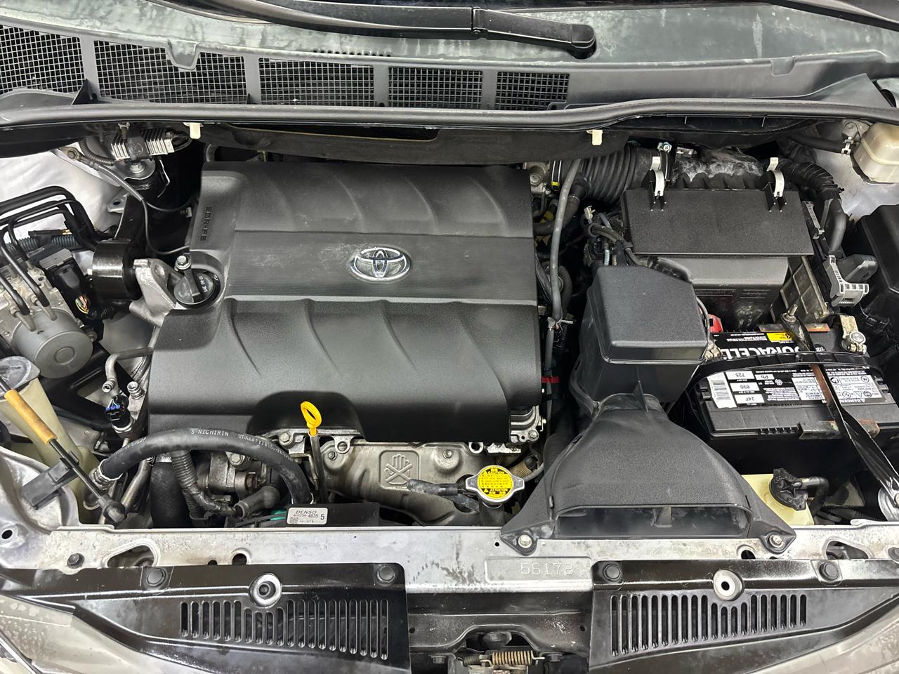 Toyota Sienna XLE FWD 8-Passenger V6 2012