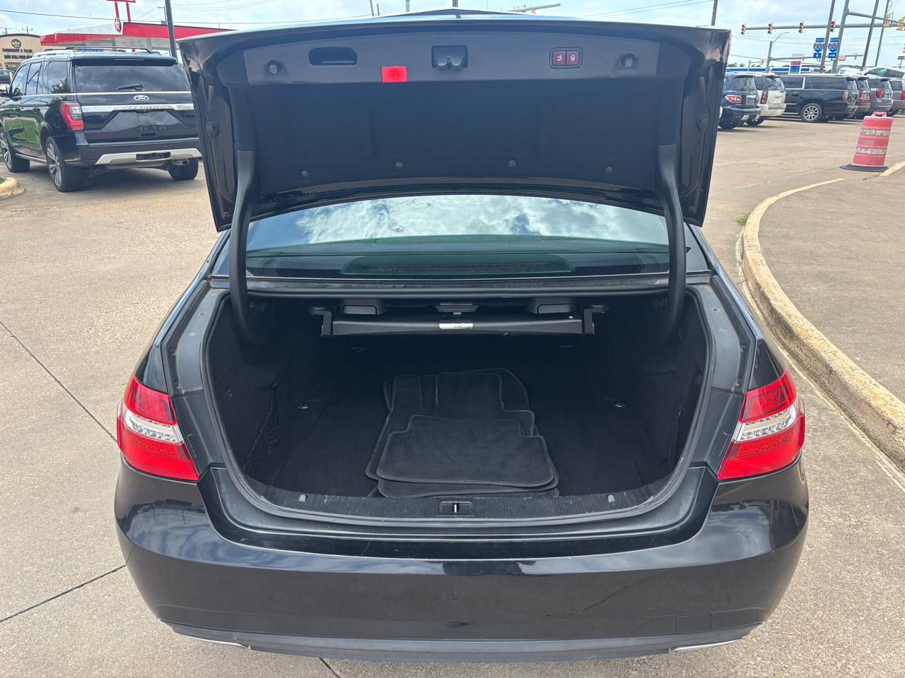 Mercedes-Benz E-Class E350 4MATIC Sedan 2012