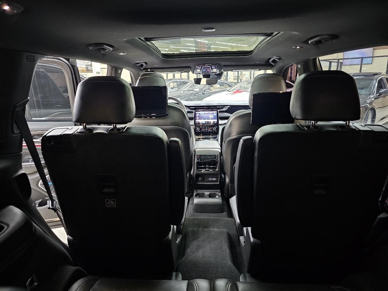 Jeep Grand Cherokee L Overland 4WD 2023