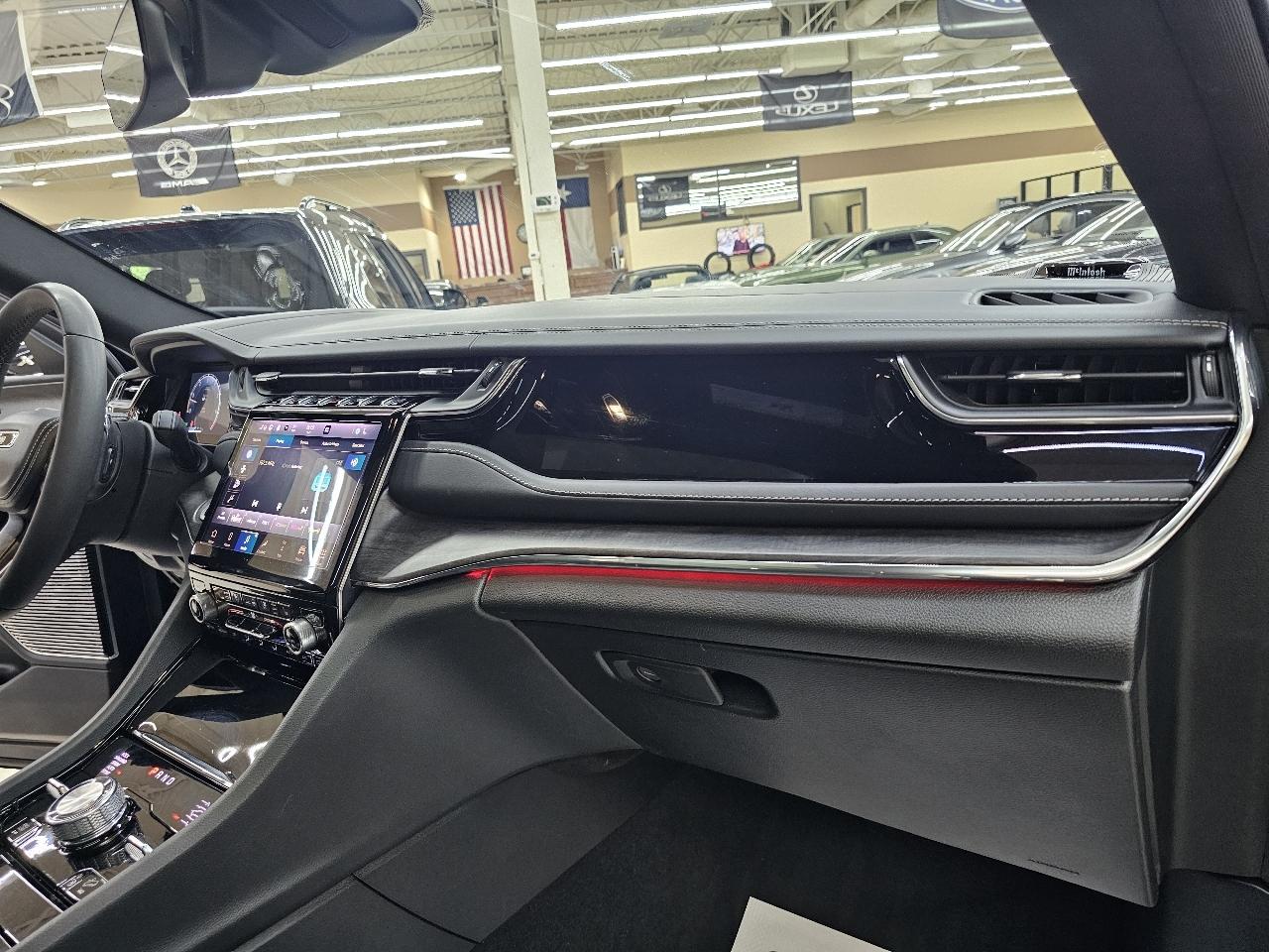 Jeep Grand Cherokee L Overland 4WD 2023