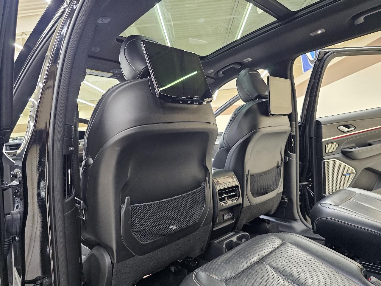 Jeep Grand Cherokee L Overland 4WD 2023