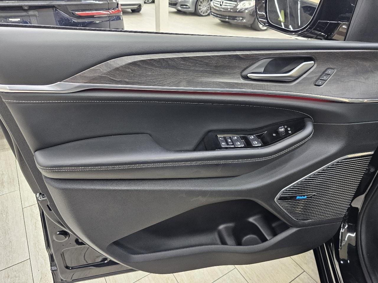 Jeep Grand Cherokee L Overland 4WD 2023