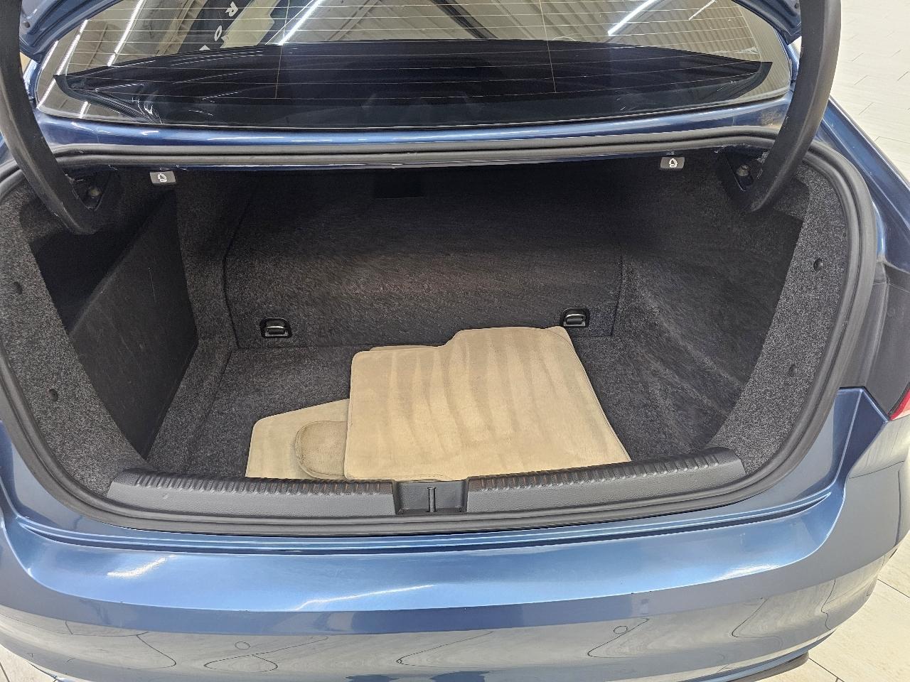 Volkswagen Jetta Hybrid SEL Premium 2015