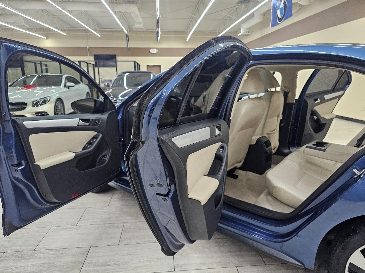 Volkswagen Jetta Hybrid SEL Premium 2015