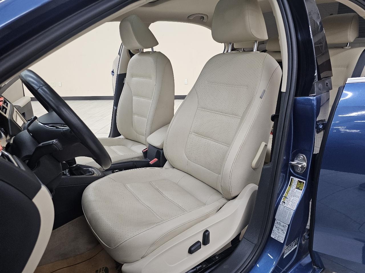 Volkswagen Jetta Hybrid SEL Premium 2015