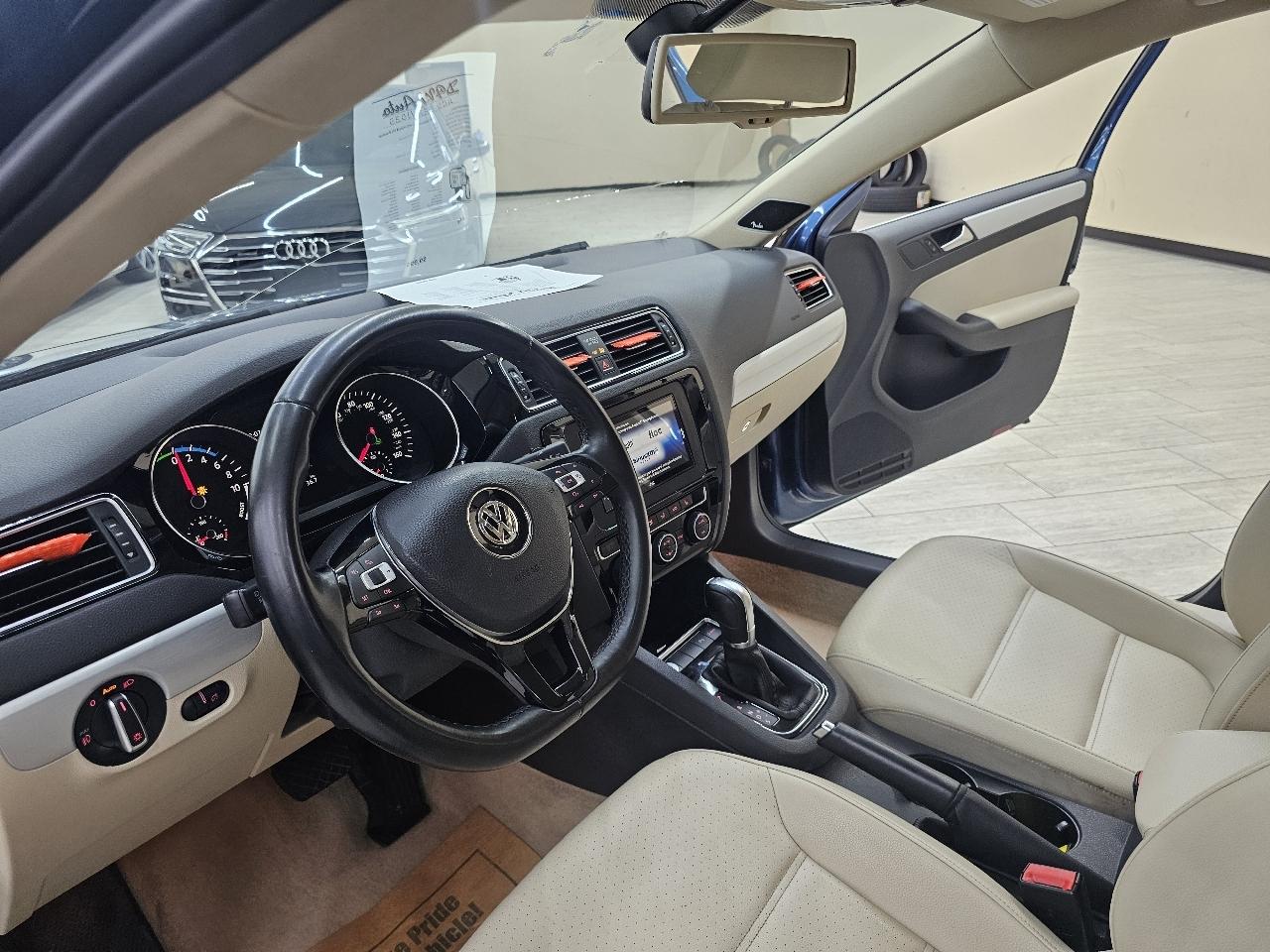 Volkswagen Jetta Hybrid SEL Premium 2015