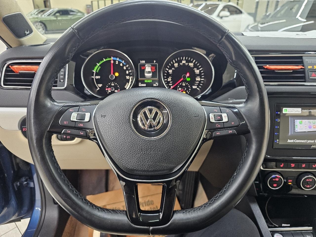 Volkswagen Jetta Hybrid SEL Premium 2015
