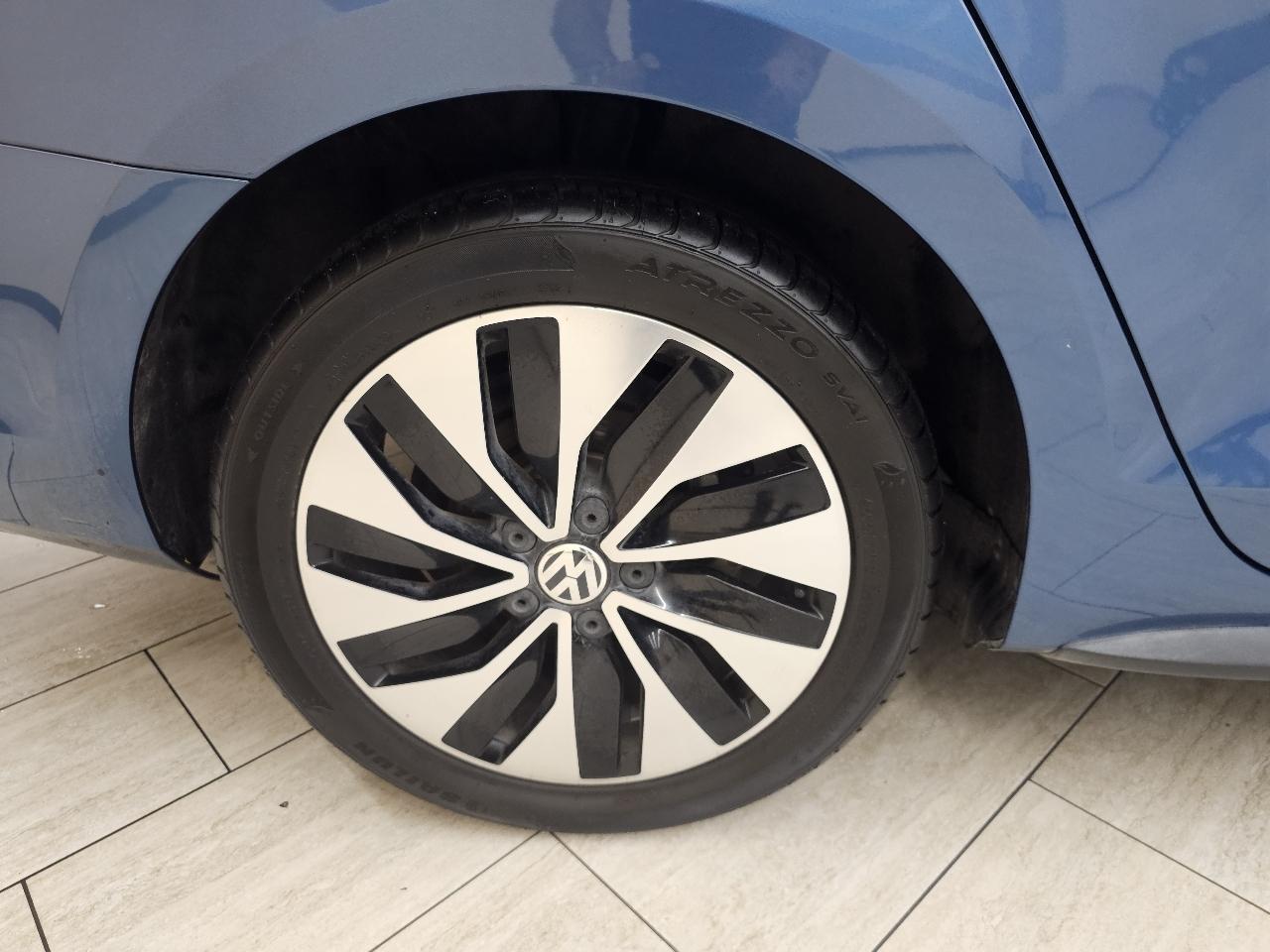 Volkswagen Jetta Hybrid SEL Premium 2015