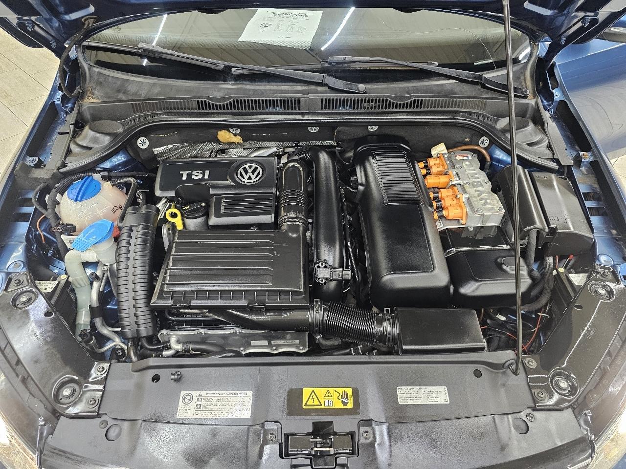 Volkswagen Jetta Hybrid SEL Premium 2015