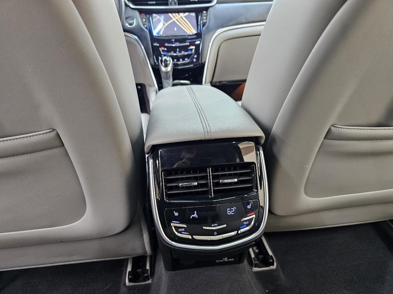 Cadillac XTS Premium 2013