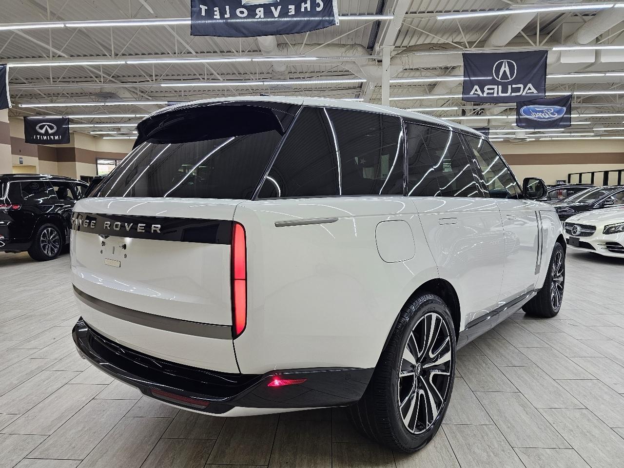 Land Rover Range Rover P400 SE SWB 2025